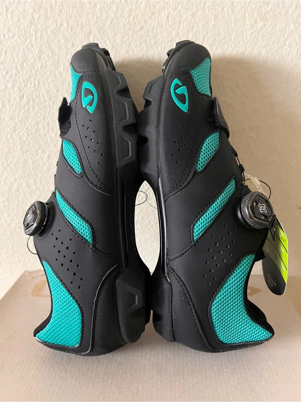 Giro Women's Cycling Shoes in Teal and Black with Boa-style Dial
